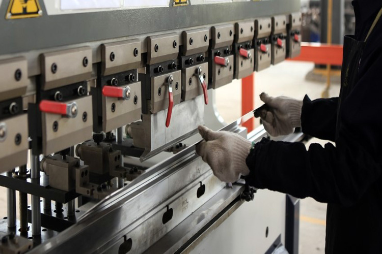 CNC Lazer Kesim ve Sac Bükümün İmalat Sektörüne Etkisi - Alfesus